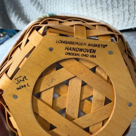 Longaberger Generations Basket Stack Set of 3 With Protectors Liners And Lids - Picture 3 of 7